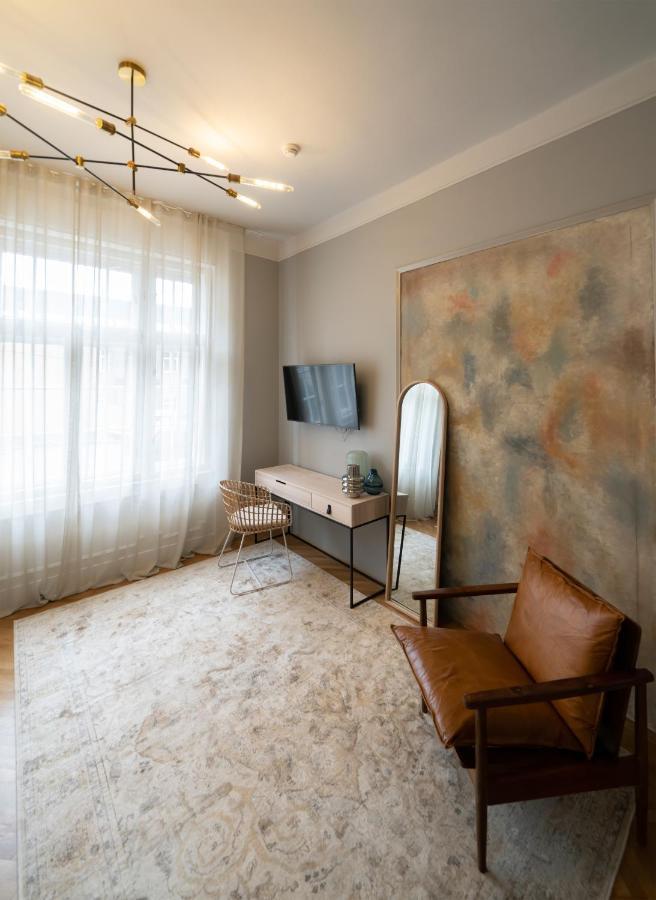 Hotel Nest à Győr Extérieur photo