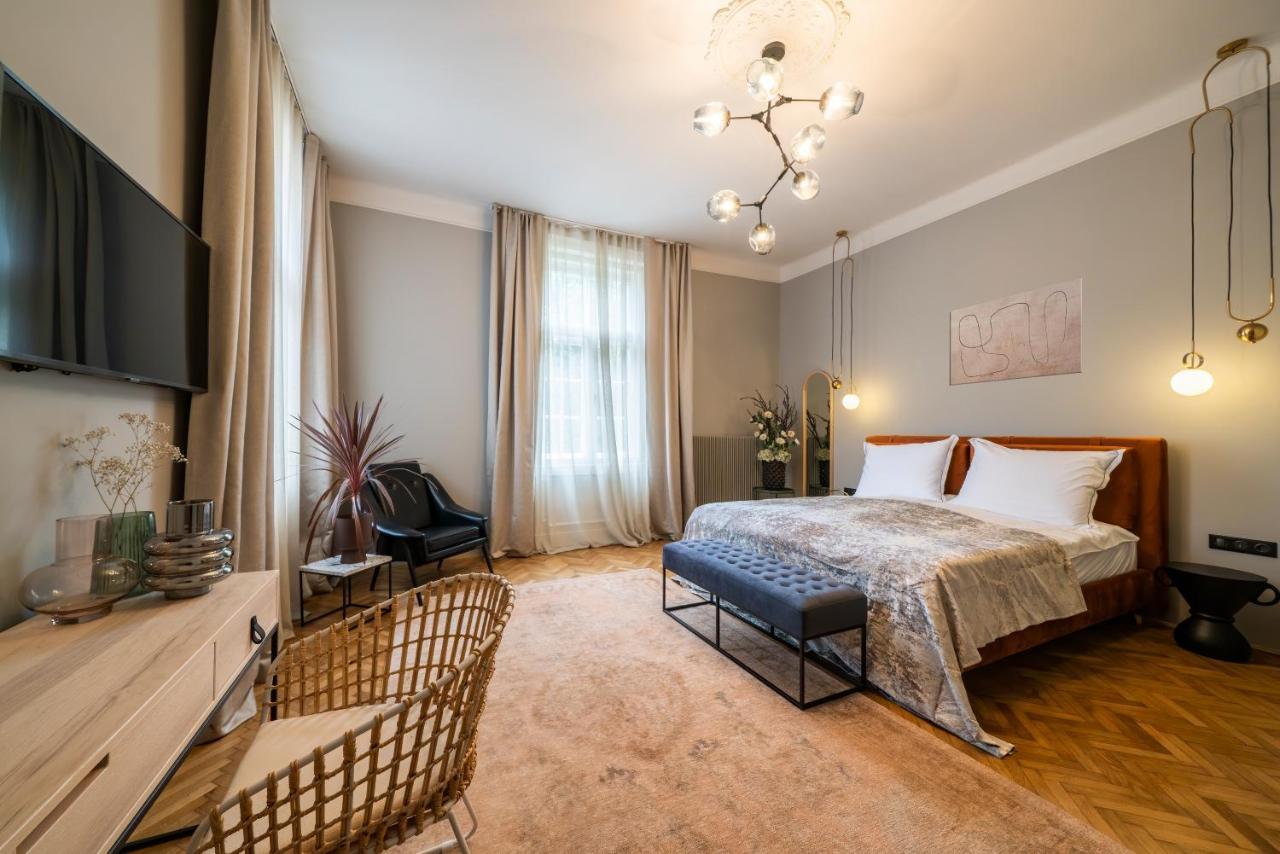 Hotel Nest à Győr Extérieur photo