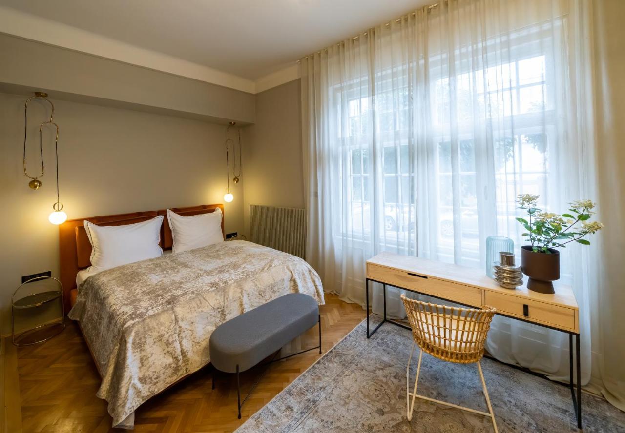 Hotel Nest à Győr Extérieur photo
