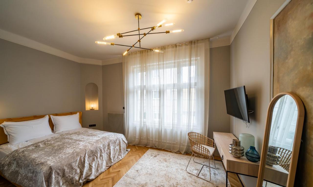 Hotel Nest à Győr Extérieur photo