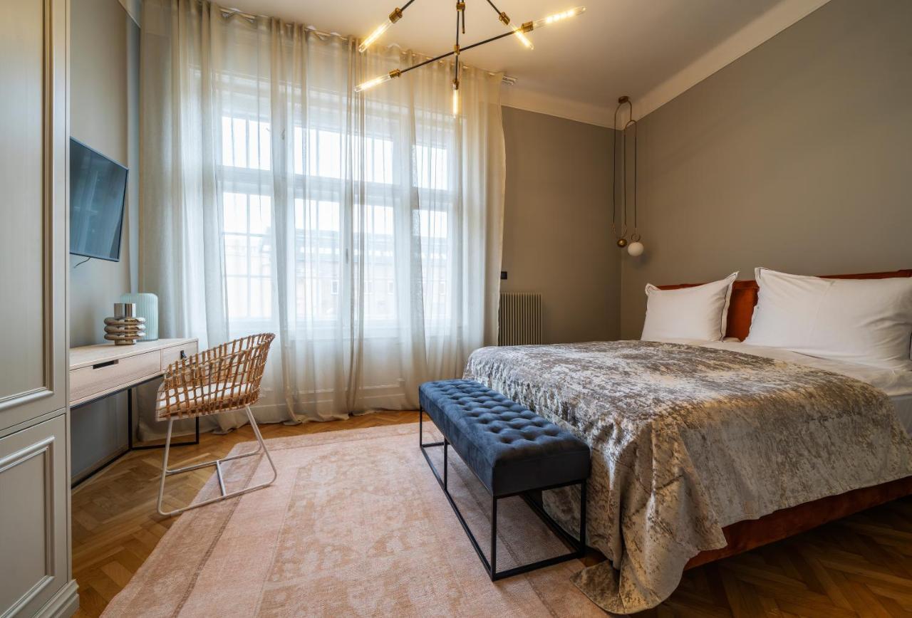 Hotel Nest à Győr Extérieur photo