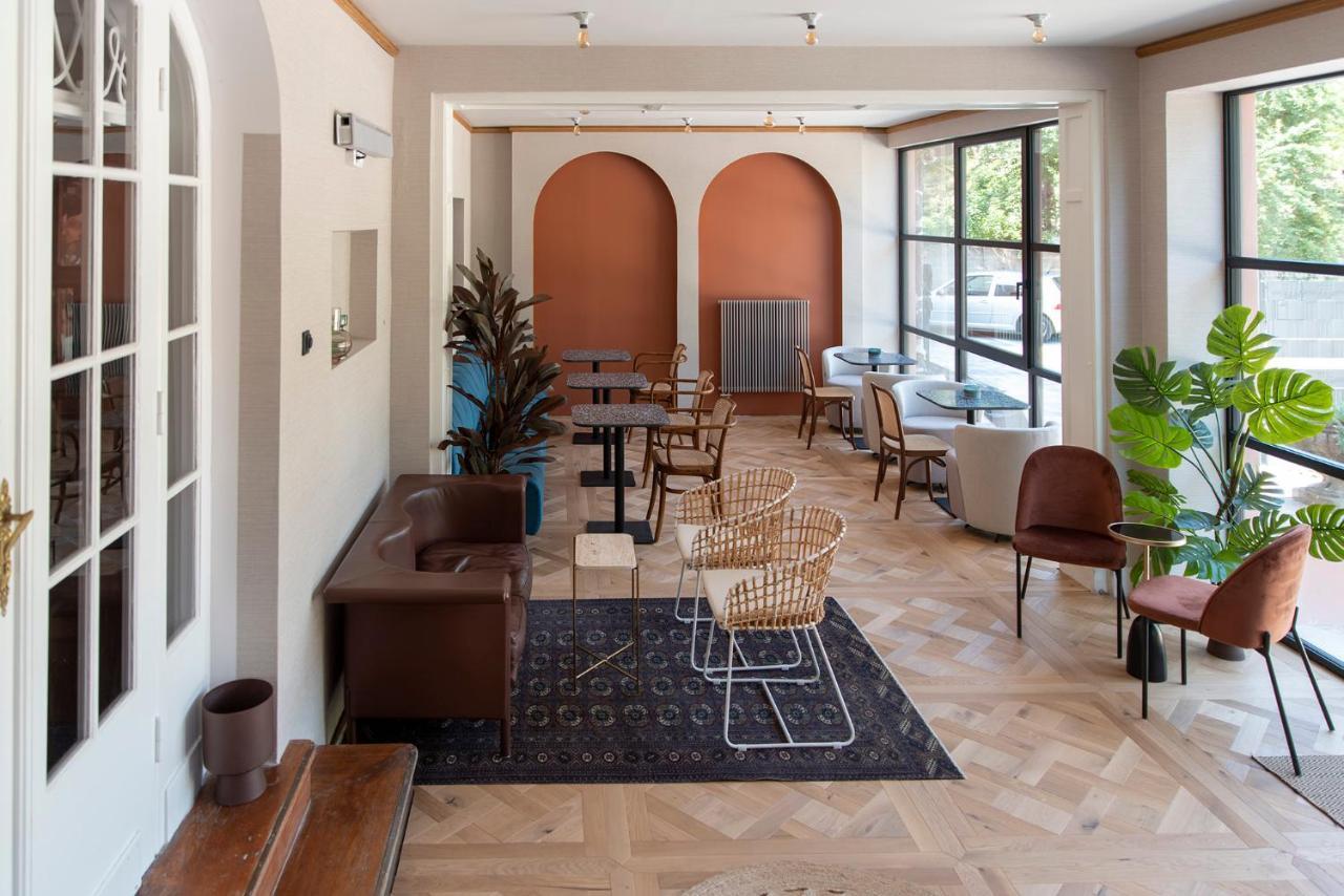 Hotel Nest à Győr Extérieur photo