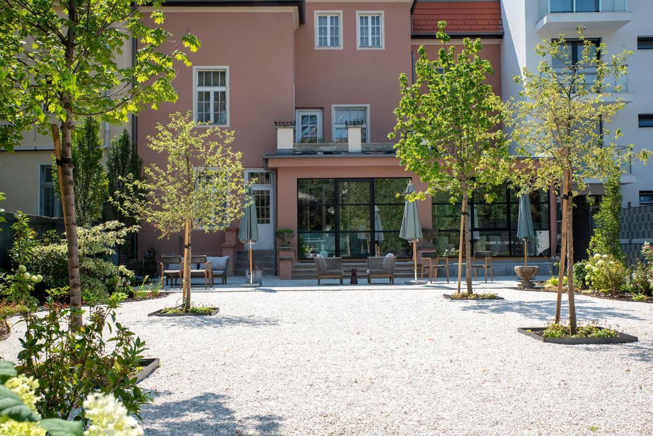 Hotel Nest à Győr Extérieur photo