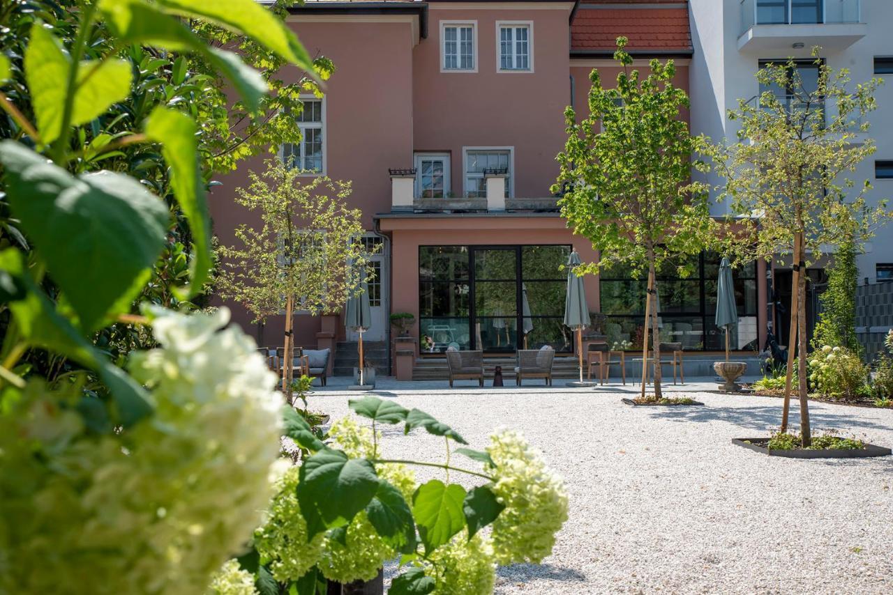 Hotel Nest à Győr Extérieur photo