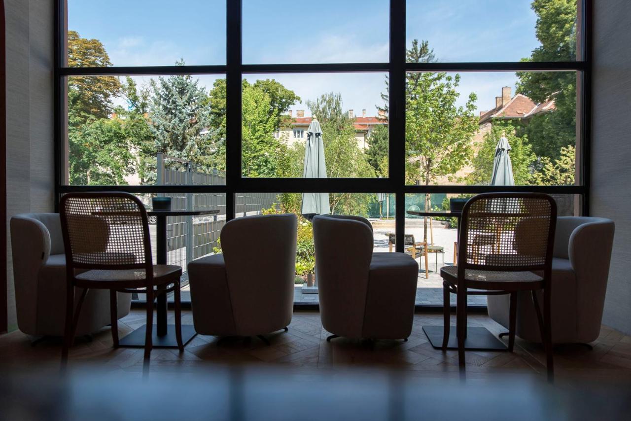 Hotel Nest à Győr Extérieur photo