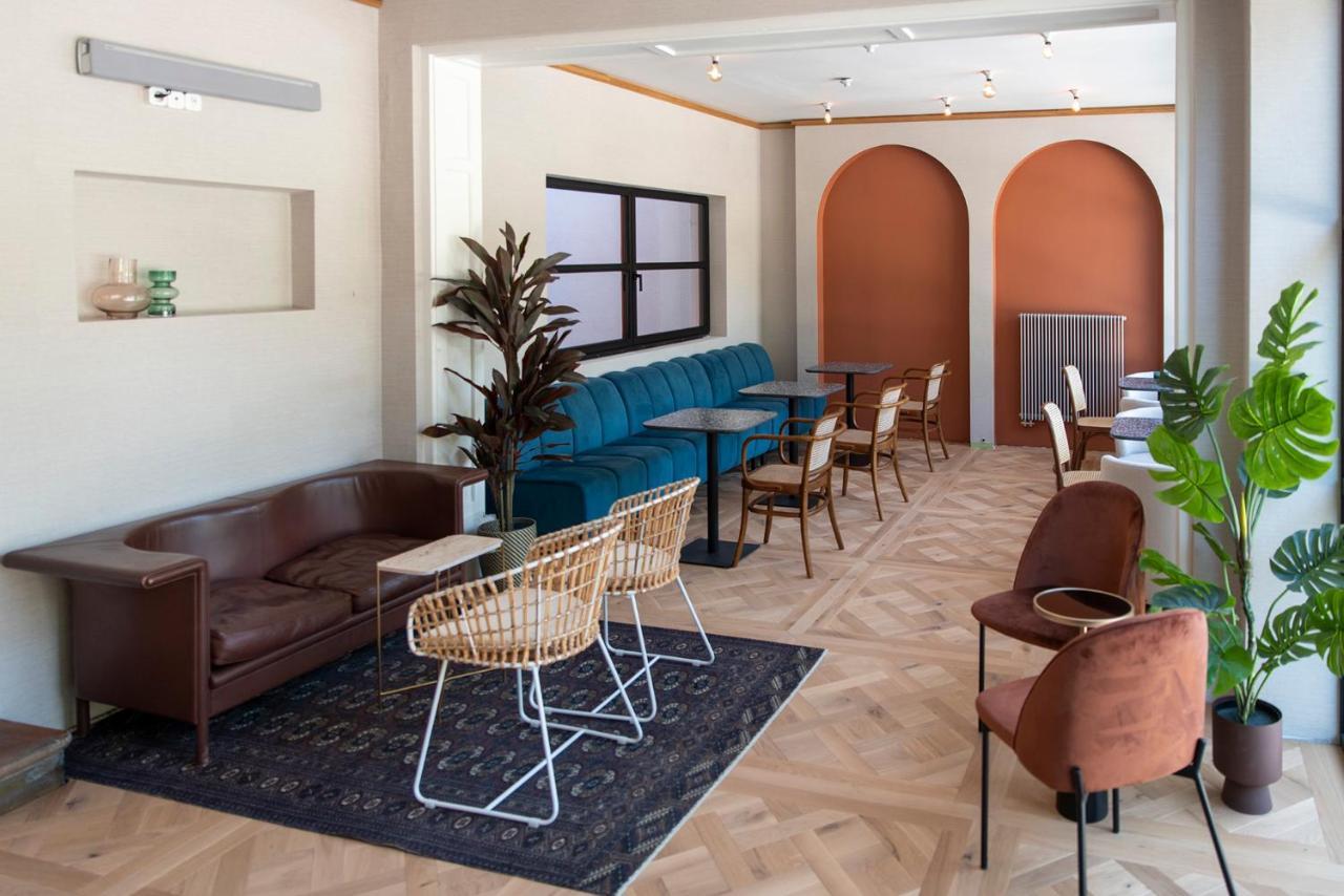 Hotel Nest à Győr Extérieur photo