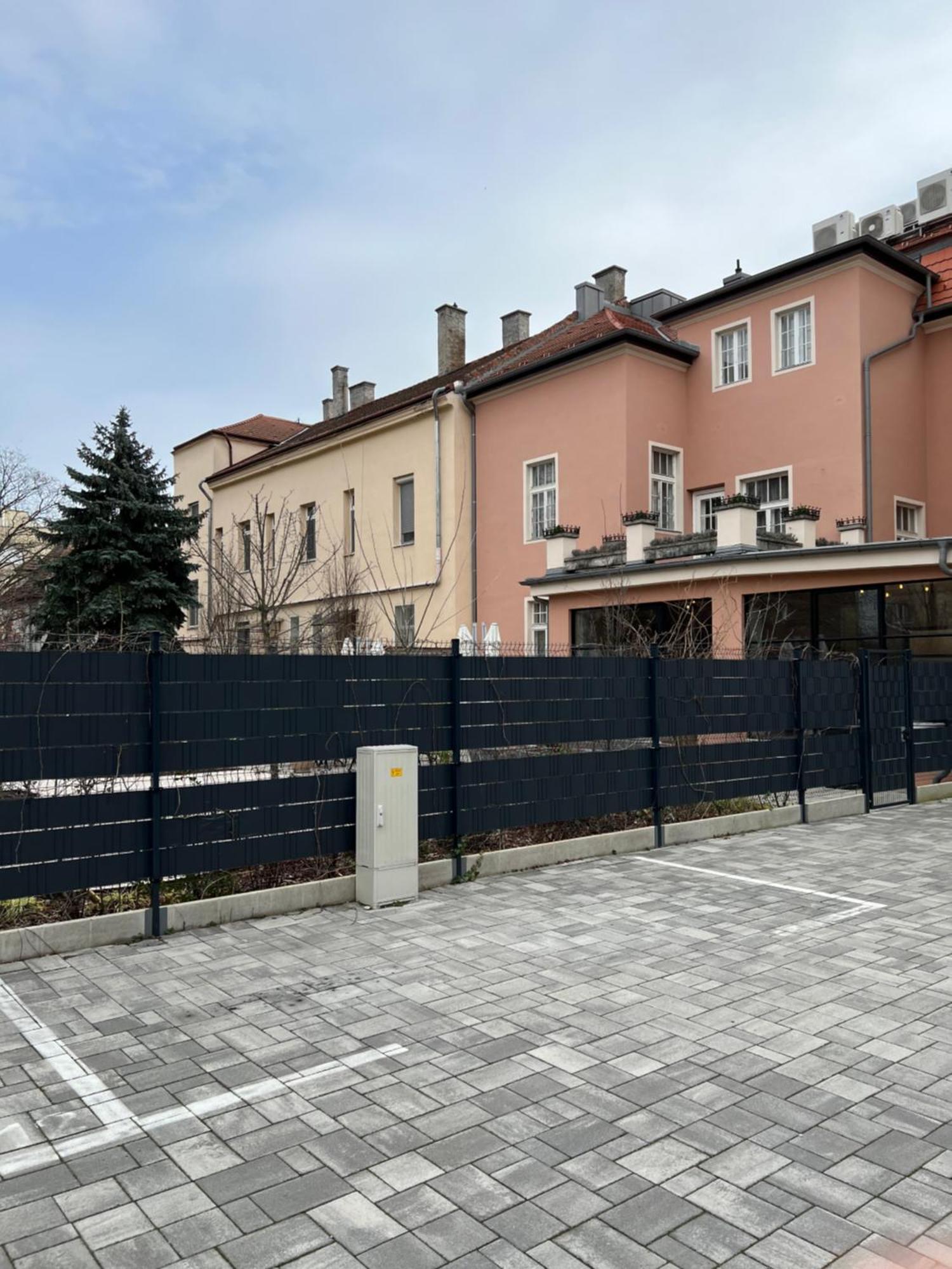 Hotel Nest à Győr Extérieur photo